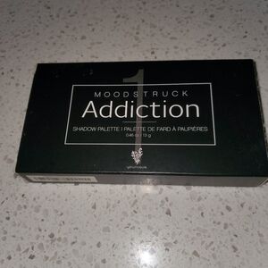 Moodstruck Addiction shadow pallet